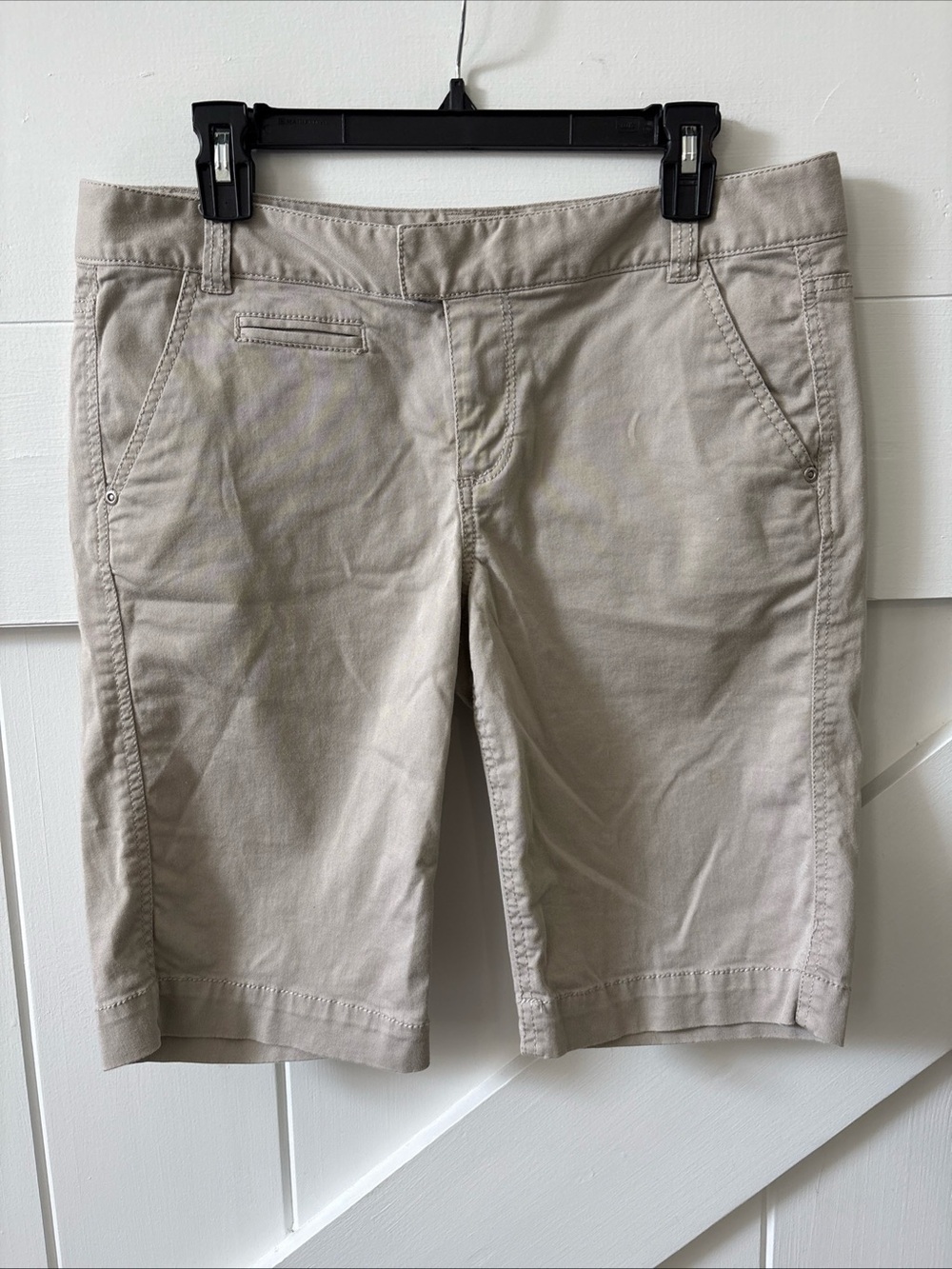 DKNY Womens Chino Bermuda Shorts Khaki Size 12 Mid Rise 11” Inseam Casual